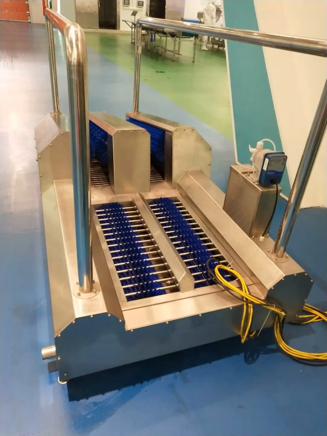 Industrial hygiene standard boot cleaning machine for factories and slaughterhouses