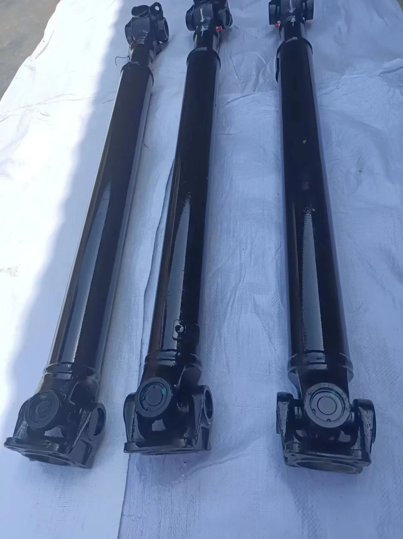 Customized NPR Truck Drive Propeller Cross Cardan Axis Shaft for Isuzu