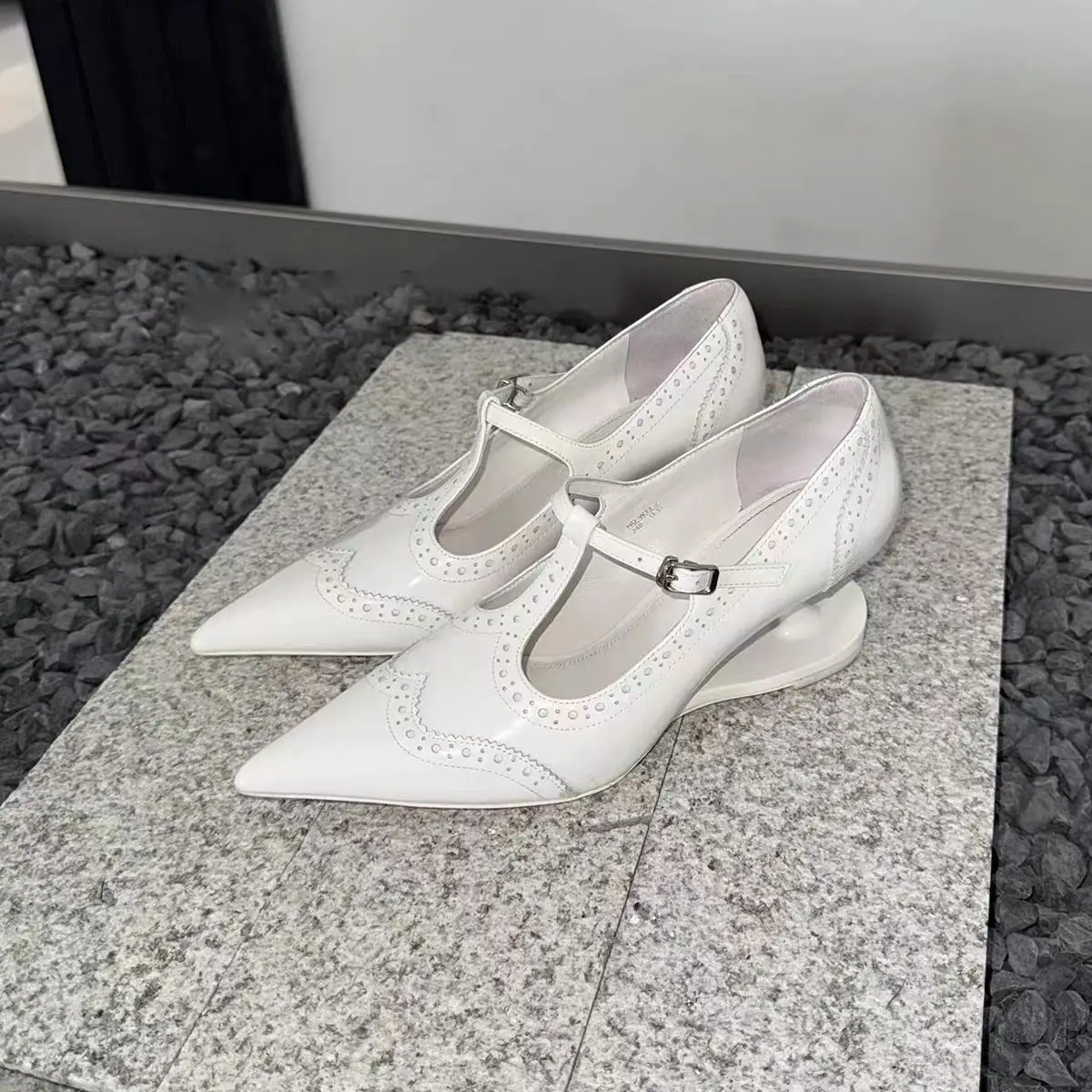 Fashion Pointed Toe T-shaped Carving Mary Jean Wedge Heel Lady Pu Leather Women High Heels Pumps - Image 2