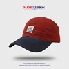 Gorra de béisbol con parche y bloques de color, roja.