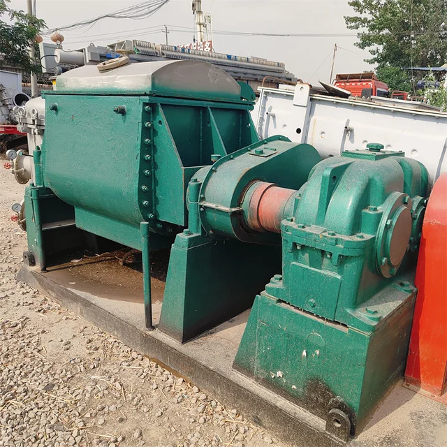 Industrial kneading machine, screw extrusion equipment, vacuum kneading equipment