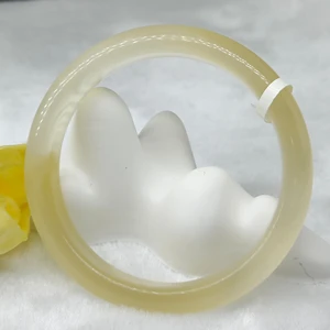 Cat's Eye Yellow Ice Agate Fashion Bangle Bracelet Elegant and Stylish Accessory