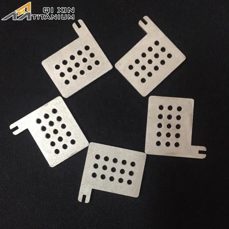 Hydrogen Fuel Cell for Car Using Platinized Titanium Electrode