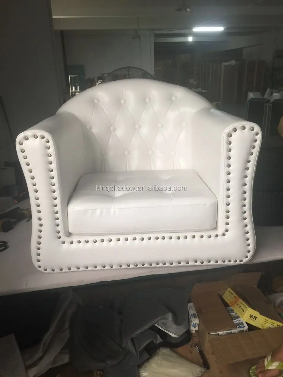 chair picture in act (100)