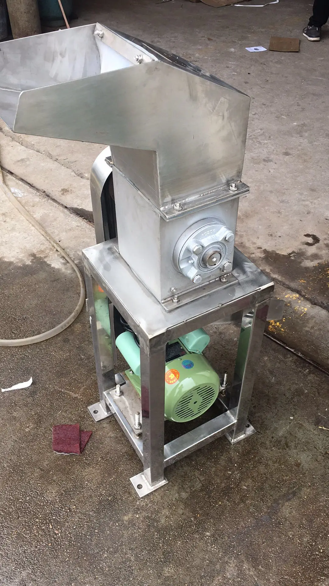 Industrial 0.5 - 1.5 T/H Capacity Food Crusher Machine For Vegetables And  Fruits