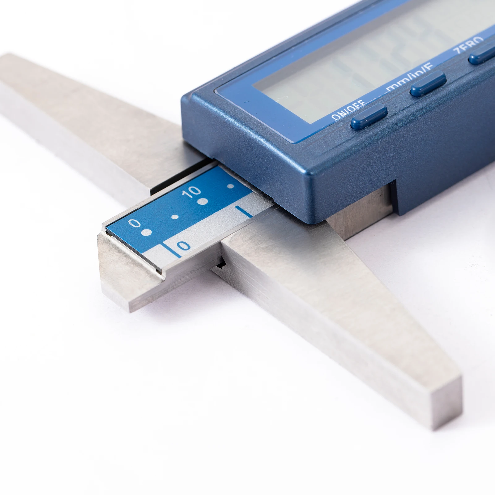 Цифровой штангенциркуль Dasqua 0-150 мм из нержавеющей стали