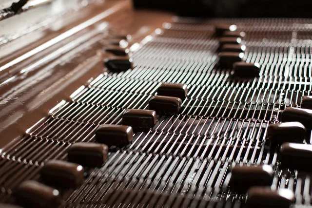 Chocolate Coating Machine Automatic Chocolate Enrobing Line Chocolate Machine Tempering Coating Machine With Cooling Conveyor