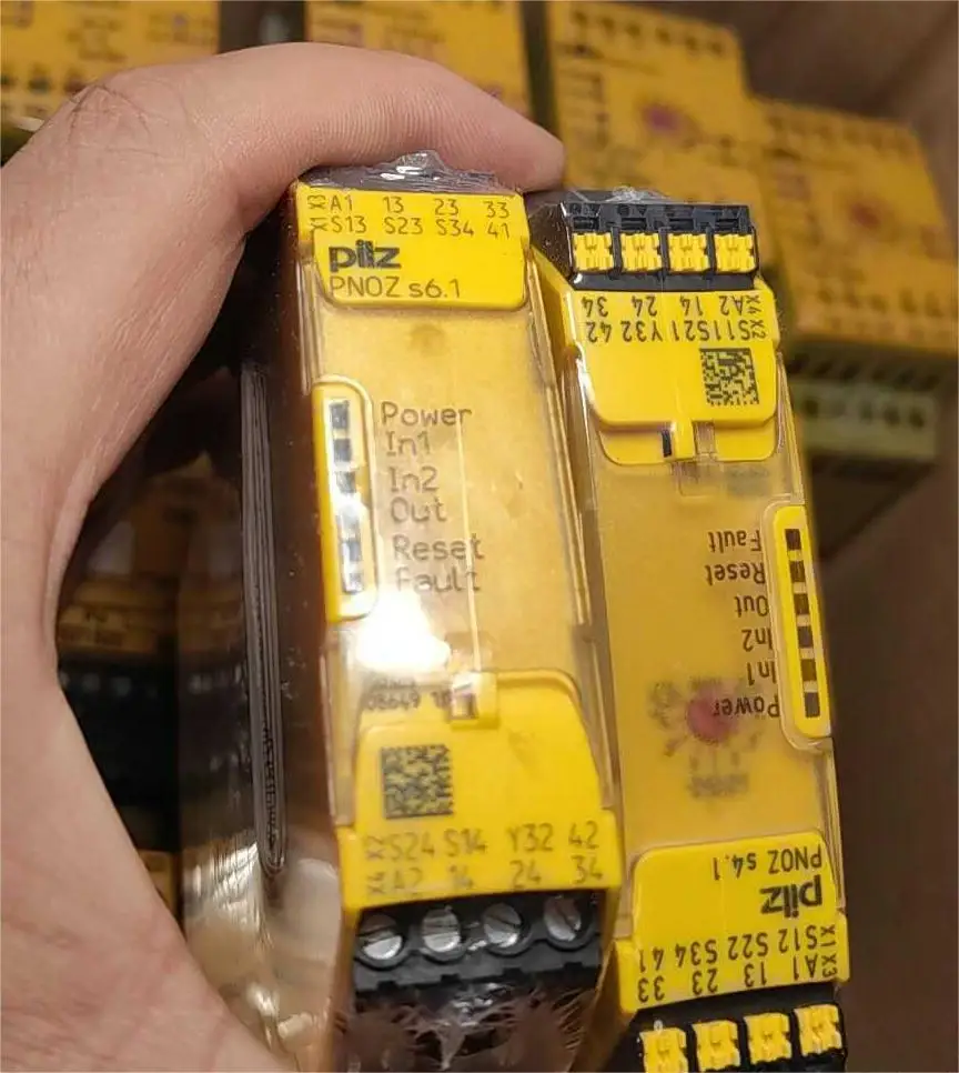 PILZ PNOZ11 RELÈ Sicurezza 774086 230V AC 24V Dc 4W 7n/0 1n/C EUR 29,73
