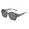 Lenti grigie polarizzate con stampa leopardata grigia