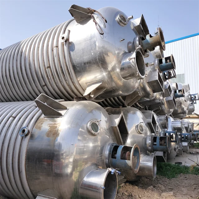 Customized stainless steel extraction tank for extracting plant essential oils. 2000-liter extraction tank.