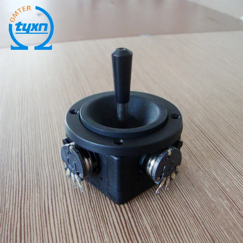 Двойной рычаг управления вращающийся вокруг оси