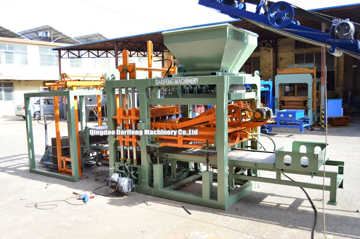 Fully Automatic Fly Ash Hollow Block Brick Making Machine Stone Dust Brick Making Machine QT4-15 Straw Brick Machine