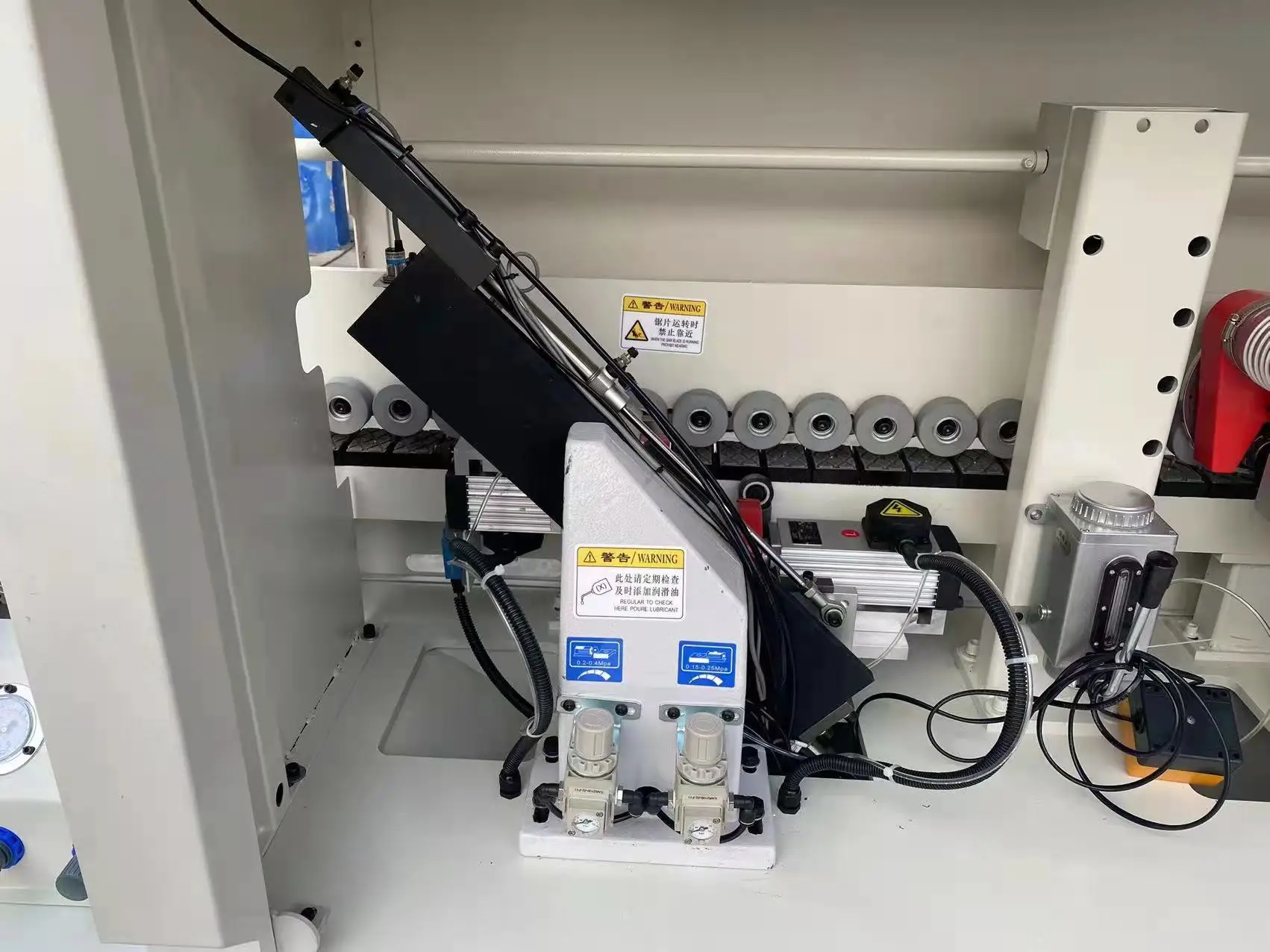 HYSEN Mf515c Edge Banding Machine with Double Trimming Scraping and Buffing Automatic Edge Banding Machine with Ce China Gluing