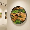Reloj de pared con marco de musgo