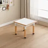 Escritorio marrón y blanco