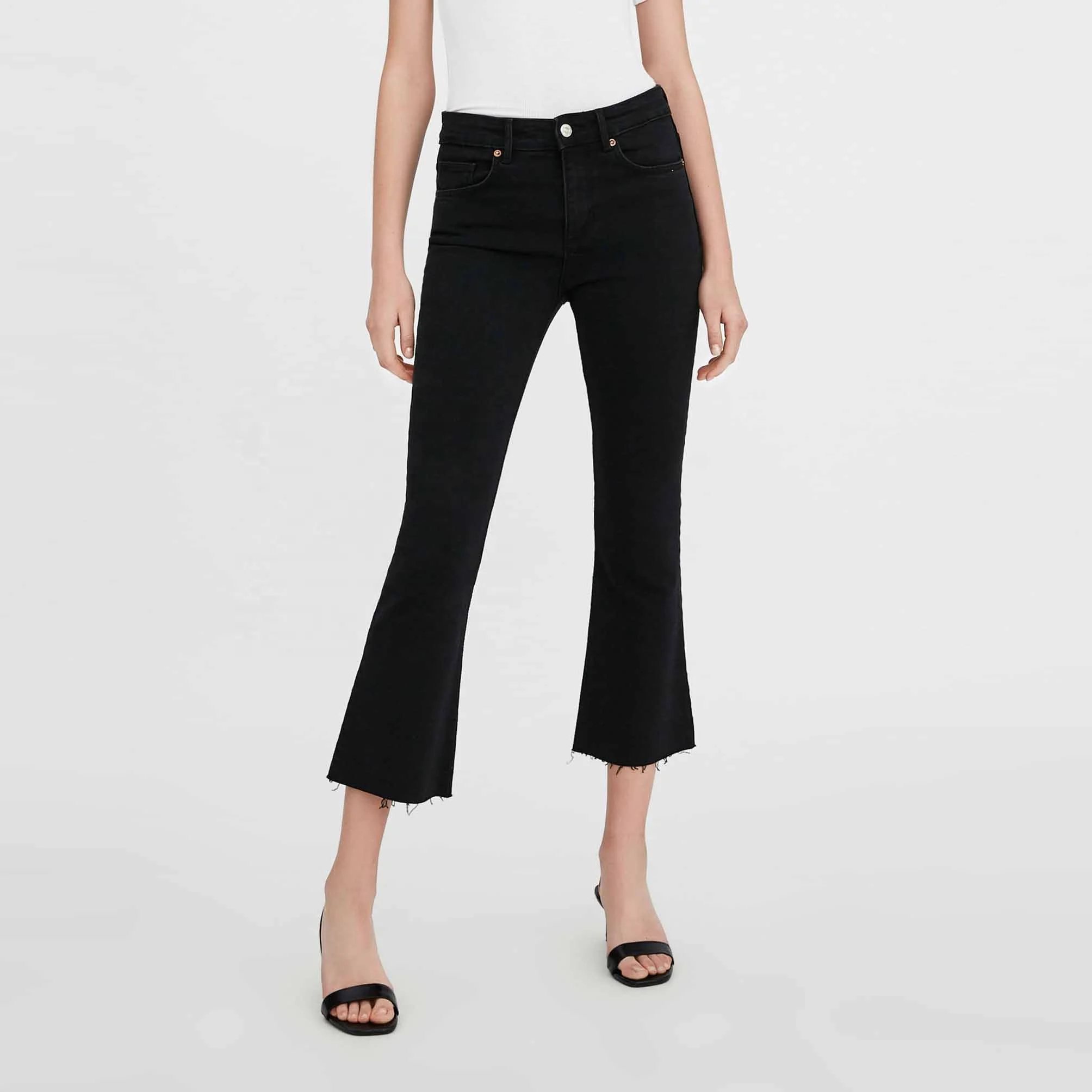 Comment choisir sa coupe de jean femme ? | The Village Outlet