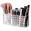 Caja de almacenamiento de cosméticos transparente de tres compartimentos.