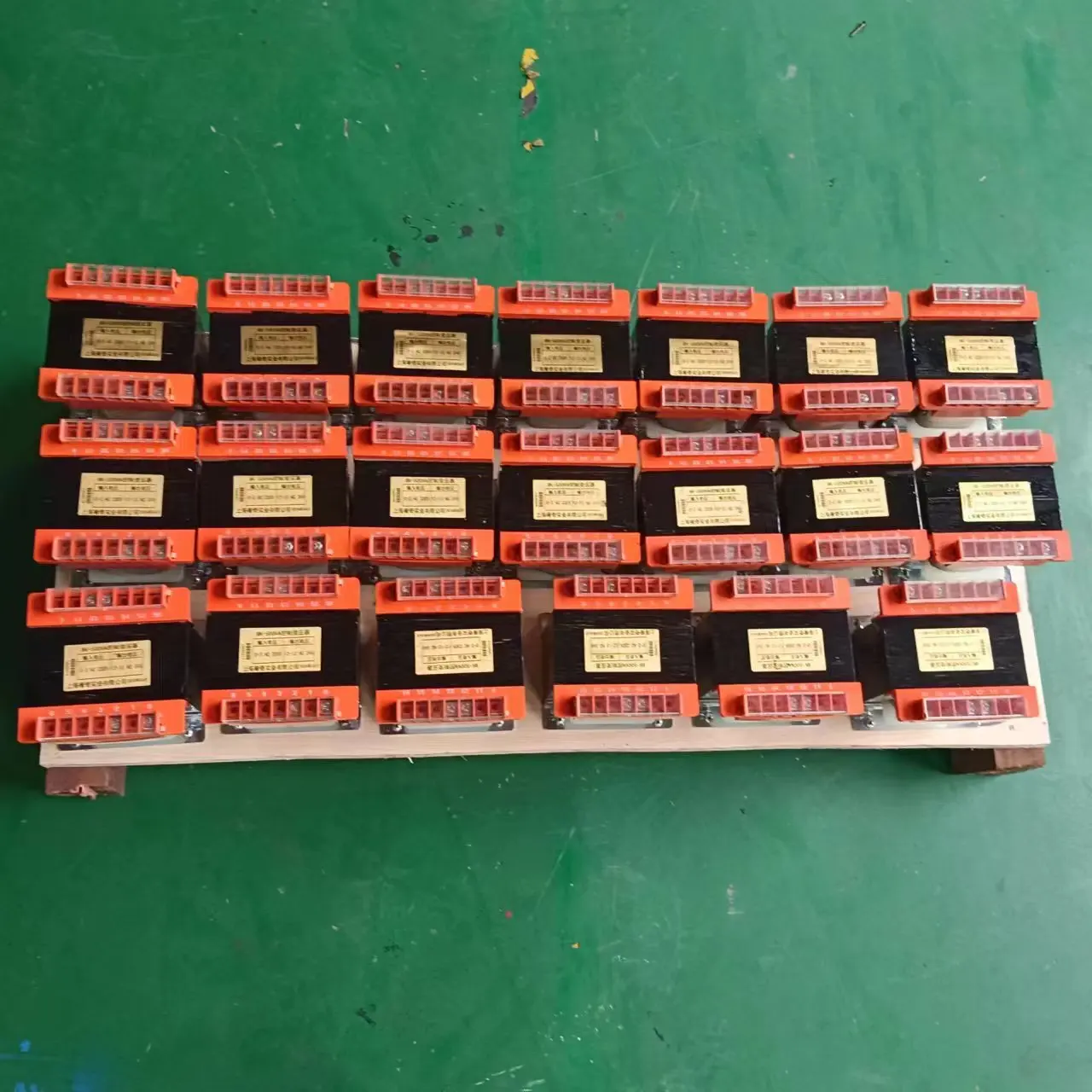 Single-Phase 380V to 220V Low Voltage Transformers 550VA 600VA 750VA 800VA 1000VA Options Available