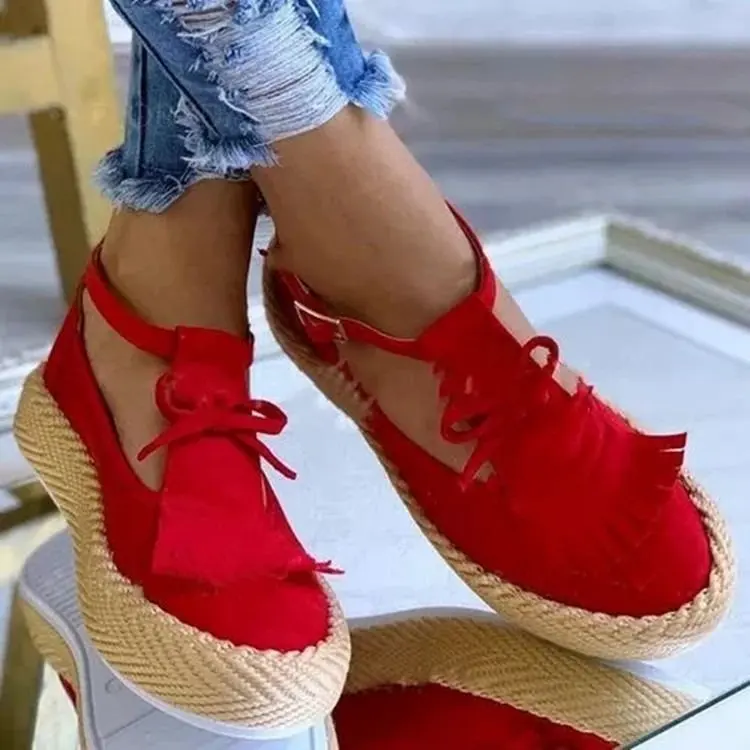 Cómo llevar sandalias con plataforma y calcetines en inverno