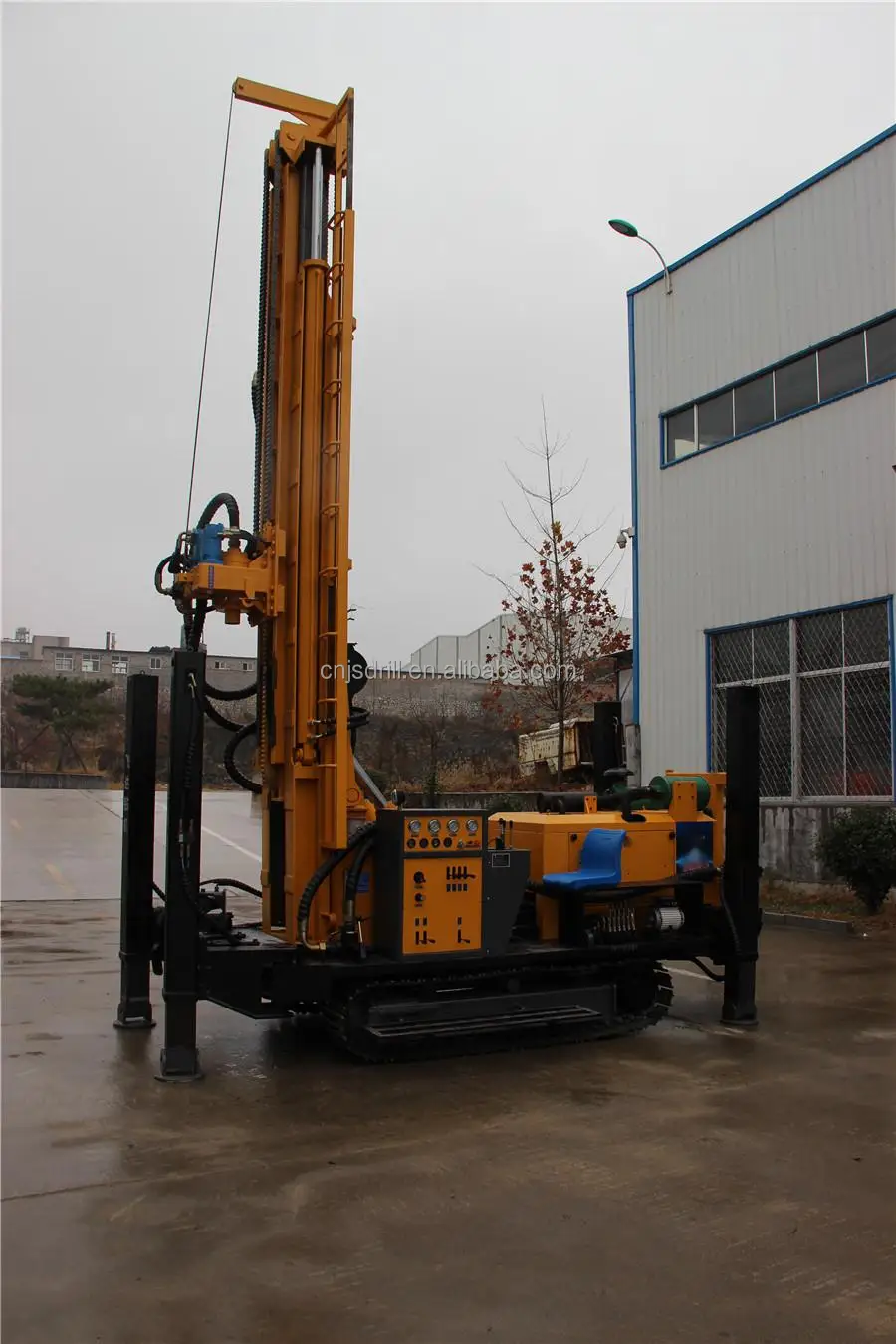 Chinese Brand 300m Deep Borehole Portable Water Well Drilling Rig For Complicated Formation