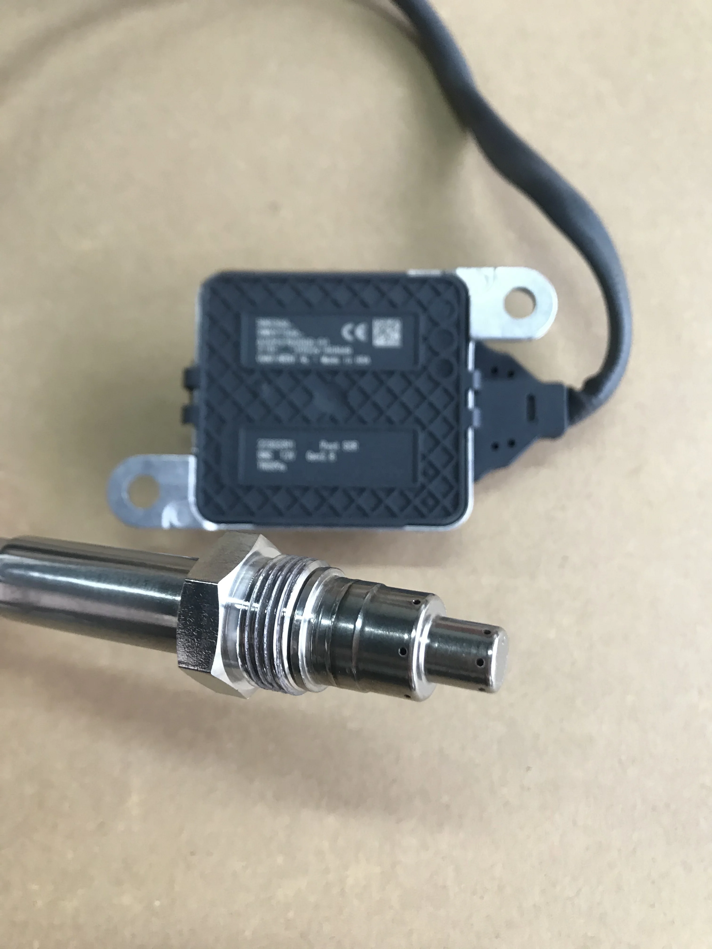 Датчик окиси азота 5WK9 7339A NOx датчик 12V для Benz для Detroit DD13 DD15 DD16 Uninox 5WK97339A A0101532328