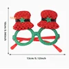 Gorro navideño rojo con gafas verdes.