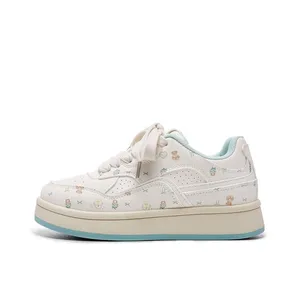 Cranberry Casual Skateboarding Shoes Bread Design Thick Bottom Platform Slip-Resistant Lace-Up Closure Comfort Anti-Odor