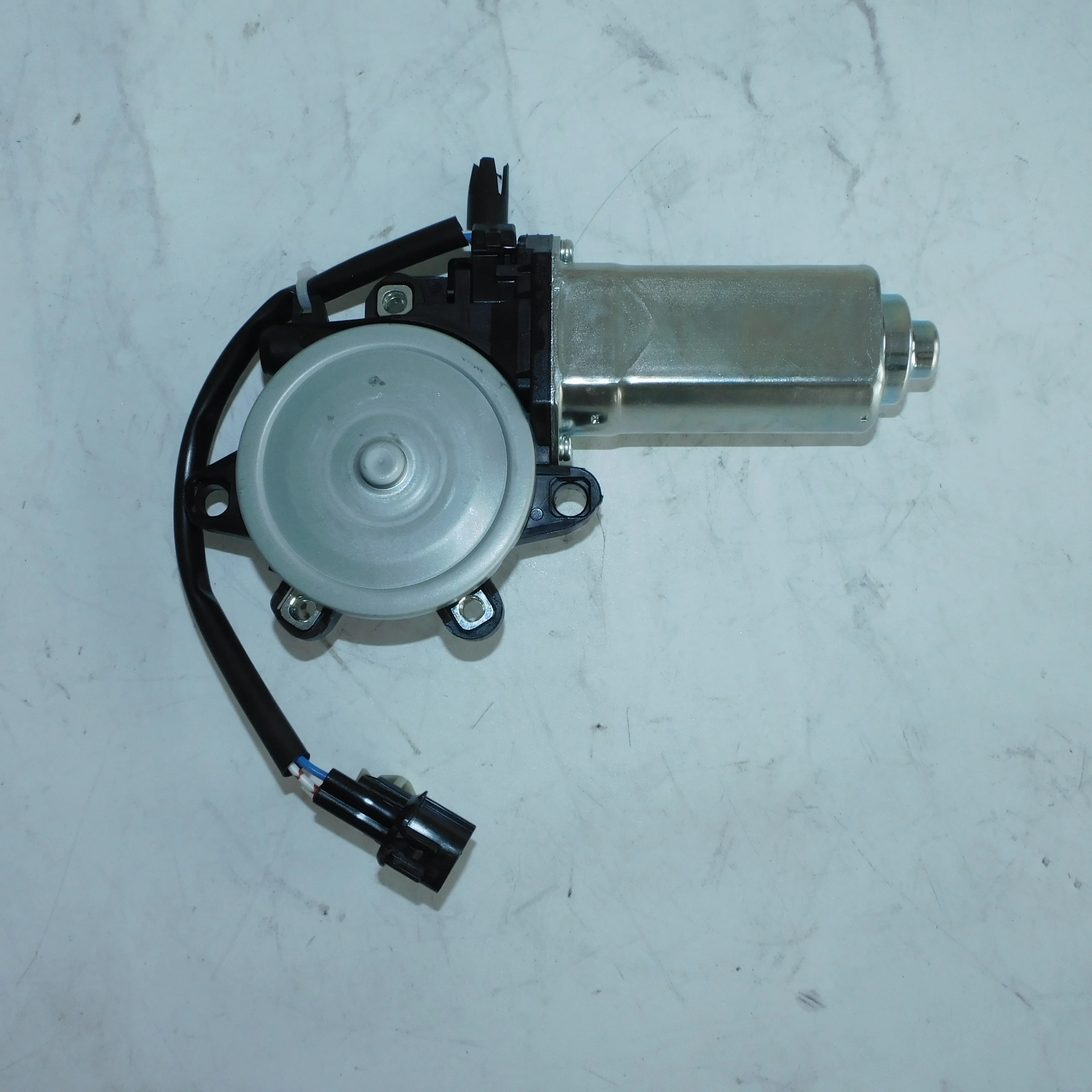 MC935086 Power Window Motor - Reliable Performance for 4M50