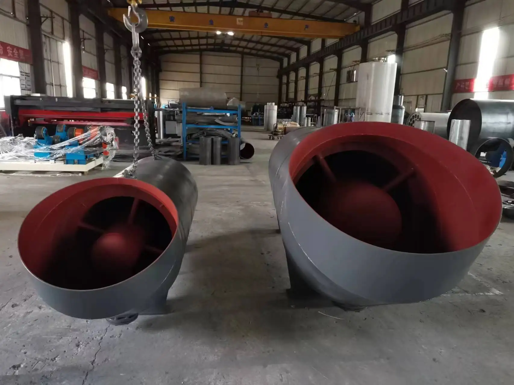 Оборудование для глушителя снижает уровень шума накладывая толстый звукопоглощающий и шумоподавляющий материал с устойчивой