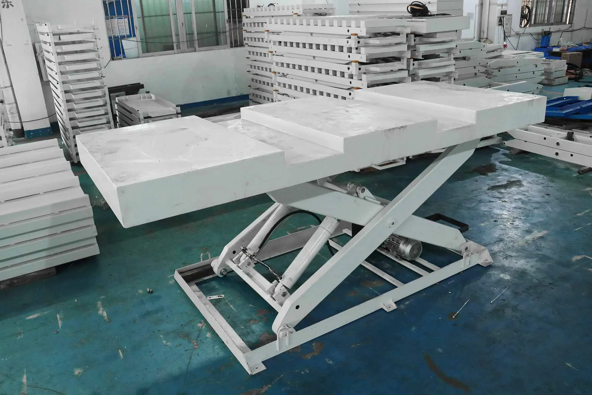 Smooth Lifting Strong Load Capacity Electric Hydraulic Lift Table  for Heavy-Duty Wood Panel Processing