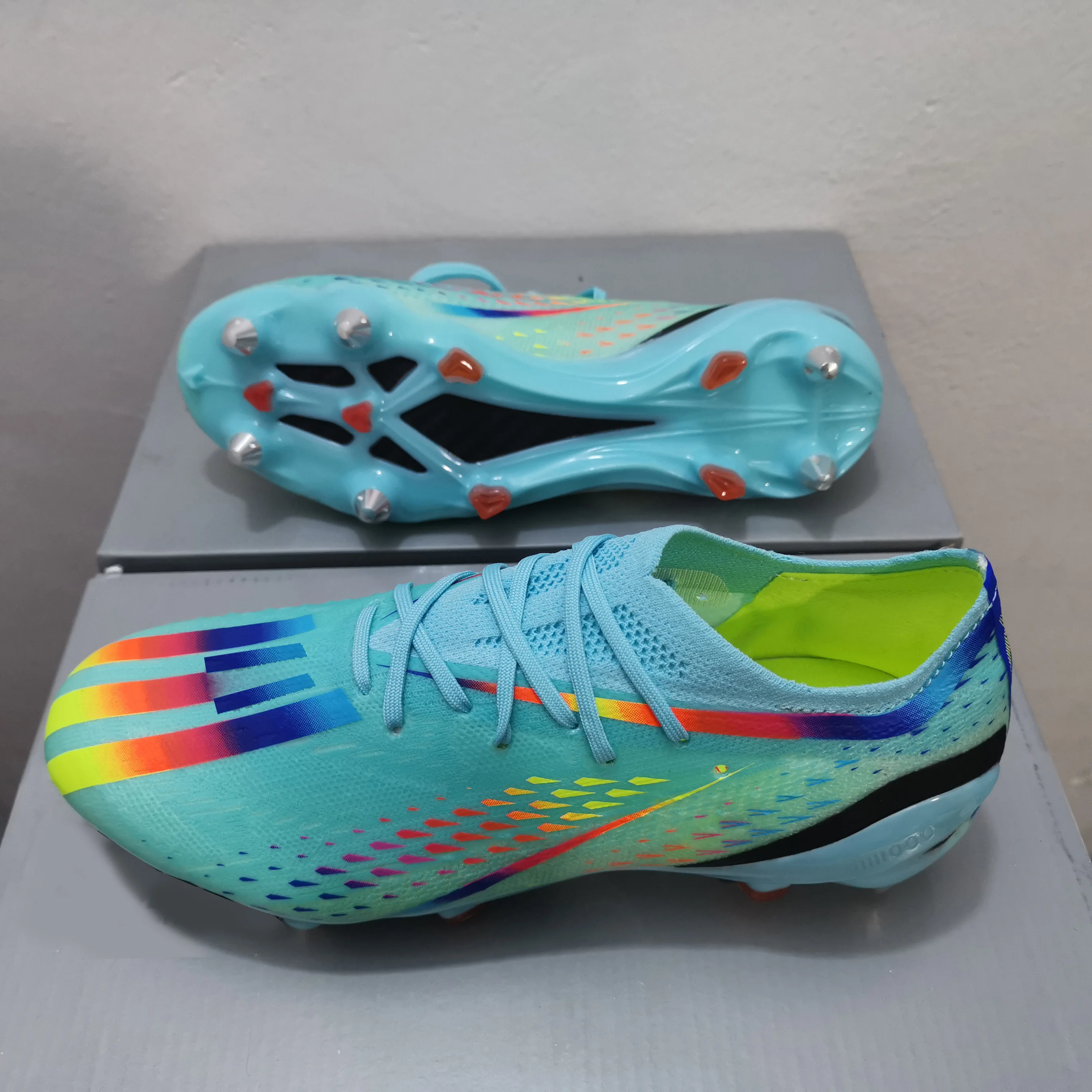 Factory Customize Men Cleats Football Boots High Top Soccer Boots Sneakers Football Shoes Turf