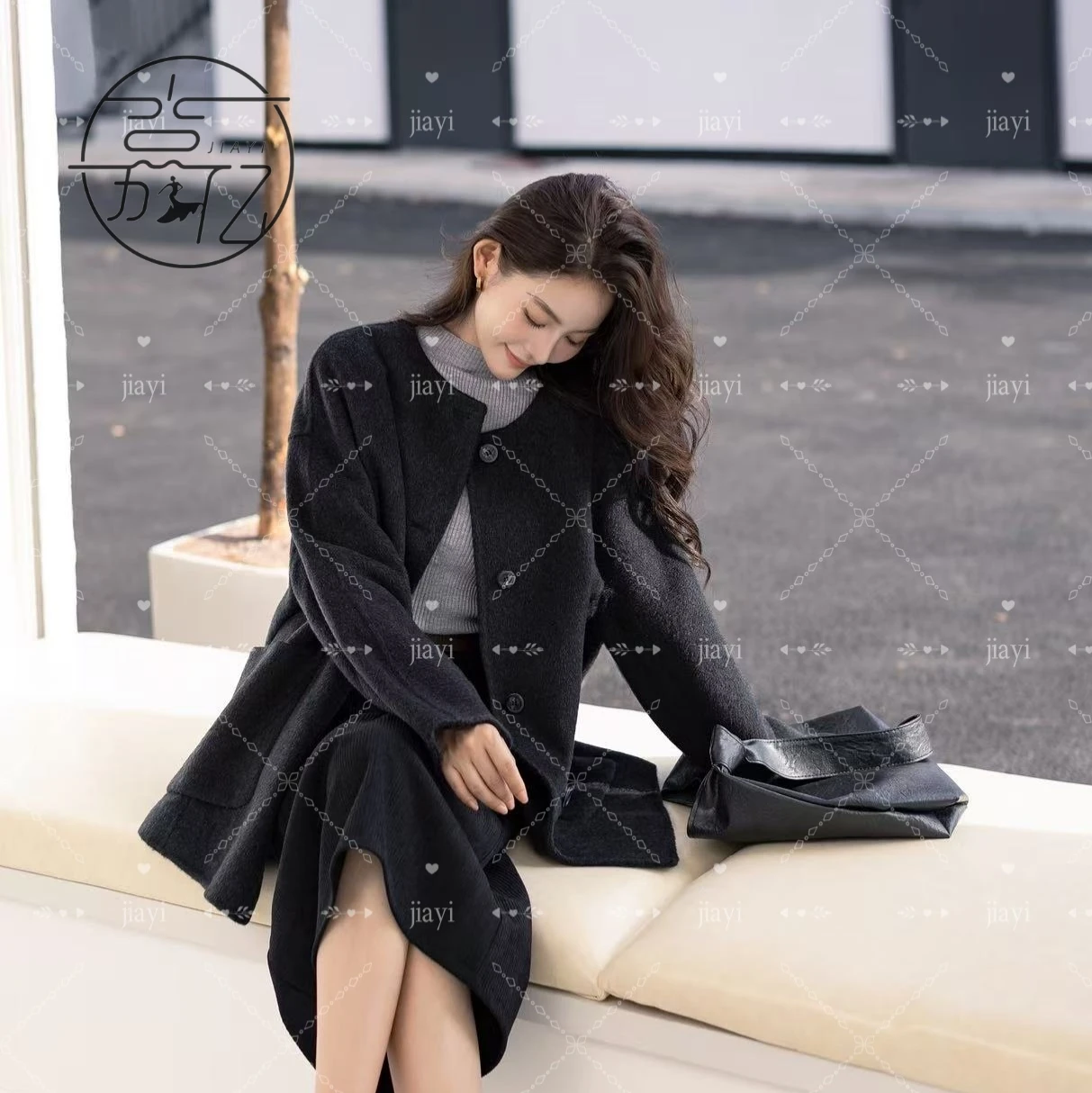 Elegant Women's Winter Quilted Wool Coat with Cashmere Closure Logo Decoration Ground Color New Collection