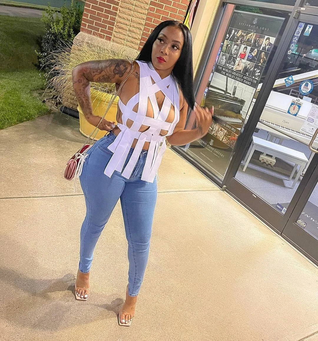 Hot Women Wearing Tight Jeans