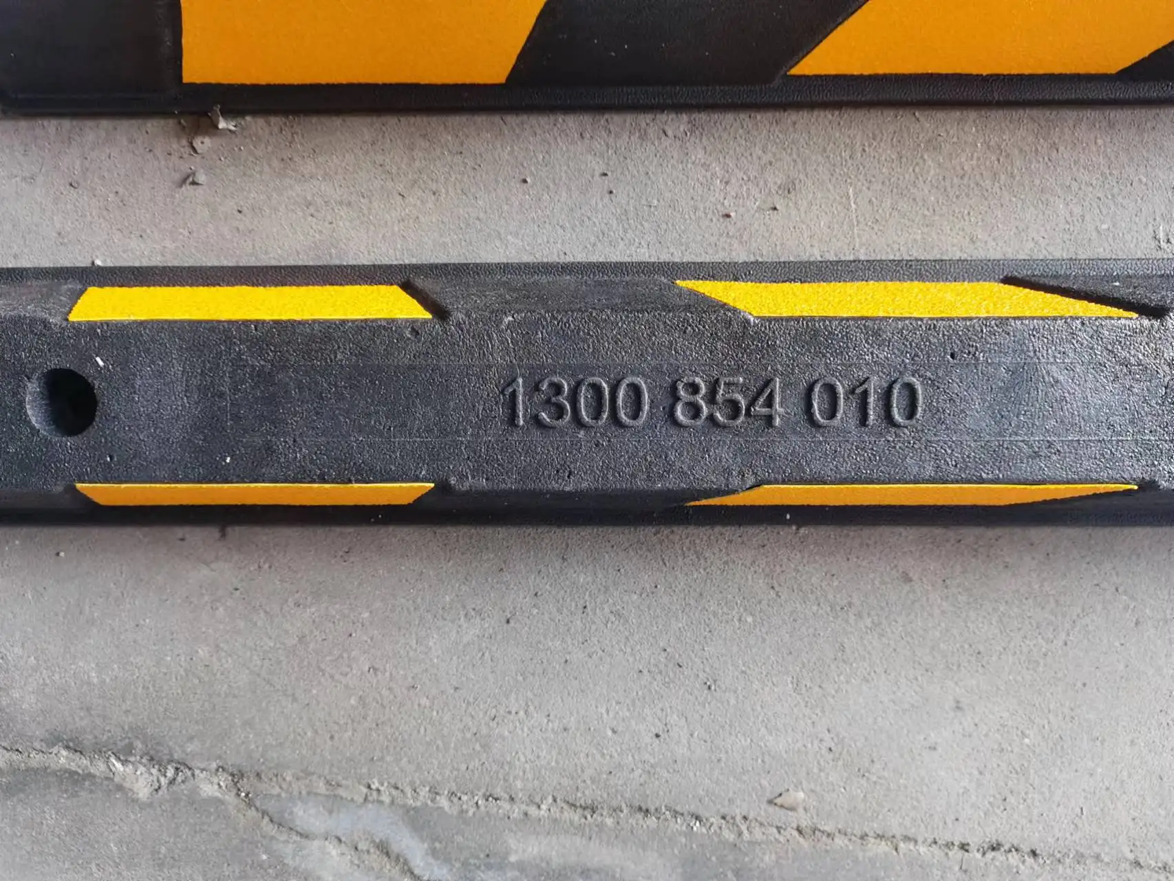 OEM Australian Standard Durable Rubber Parking Curbs Truck Car Stopper Wheel Block Stop for Parking manufacture