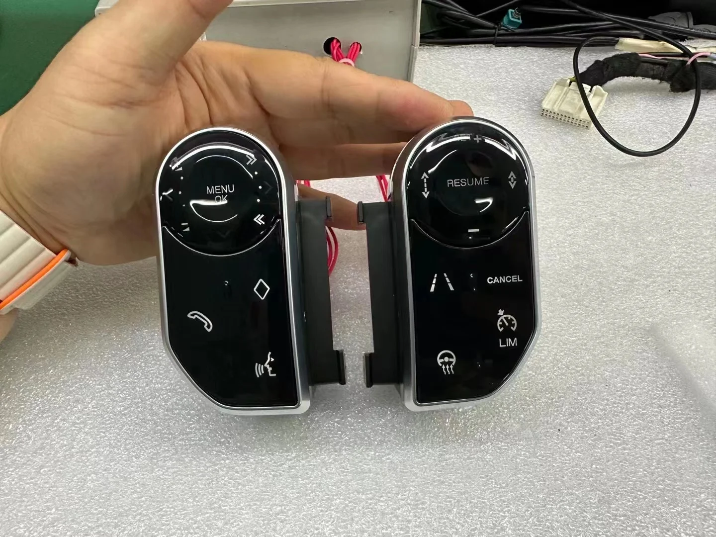 The Third Generation Car Steering Wheel Touch Buttons for Land Rover Range Rover Vogue Sport L405 L494 2013-2017 Rotate Touch