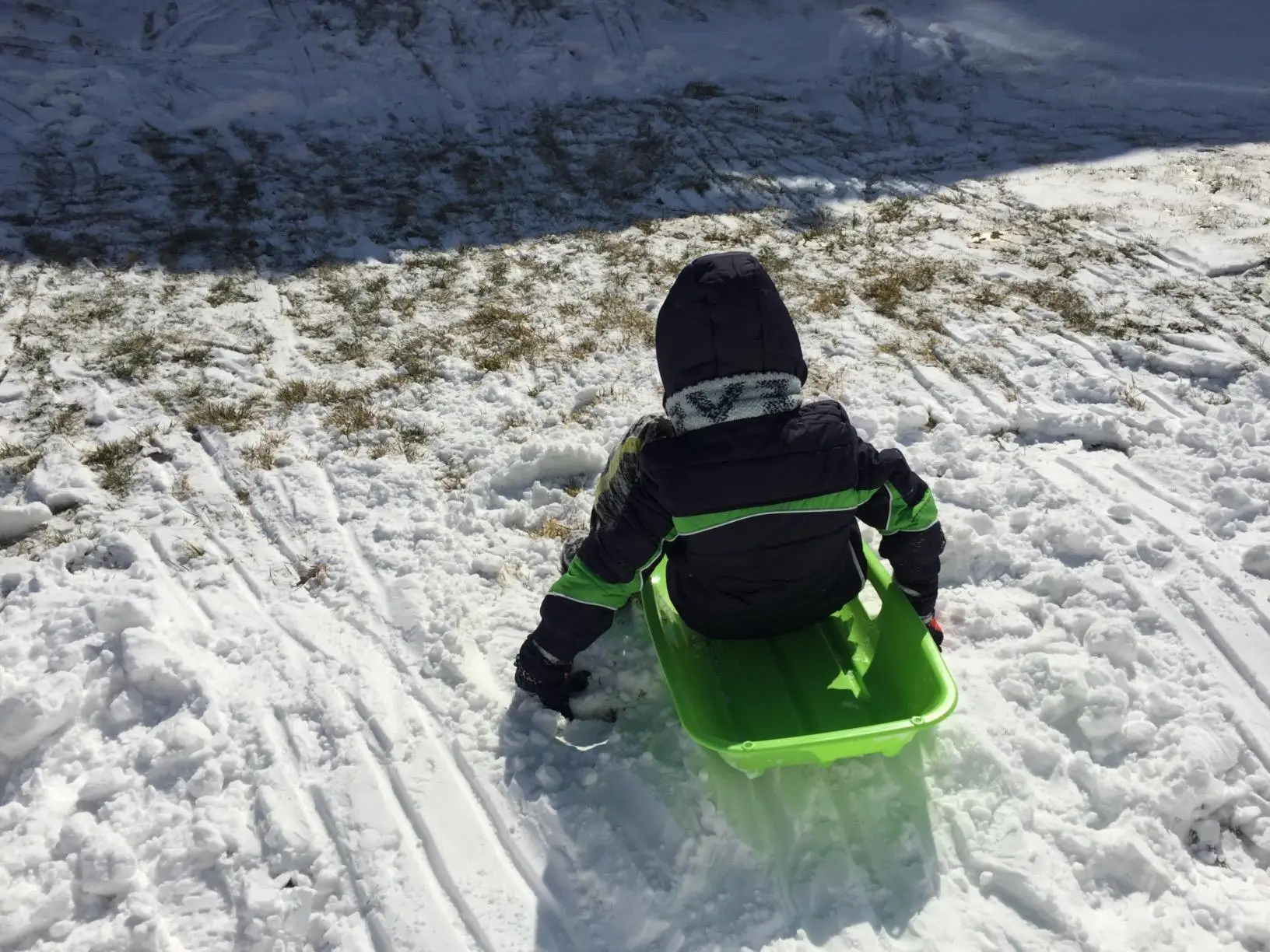 
Пластиковые снежные сани с защитой от холодных трещин 