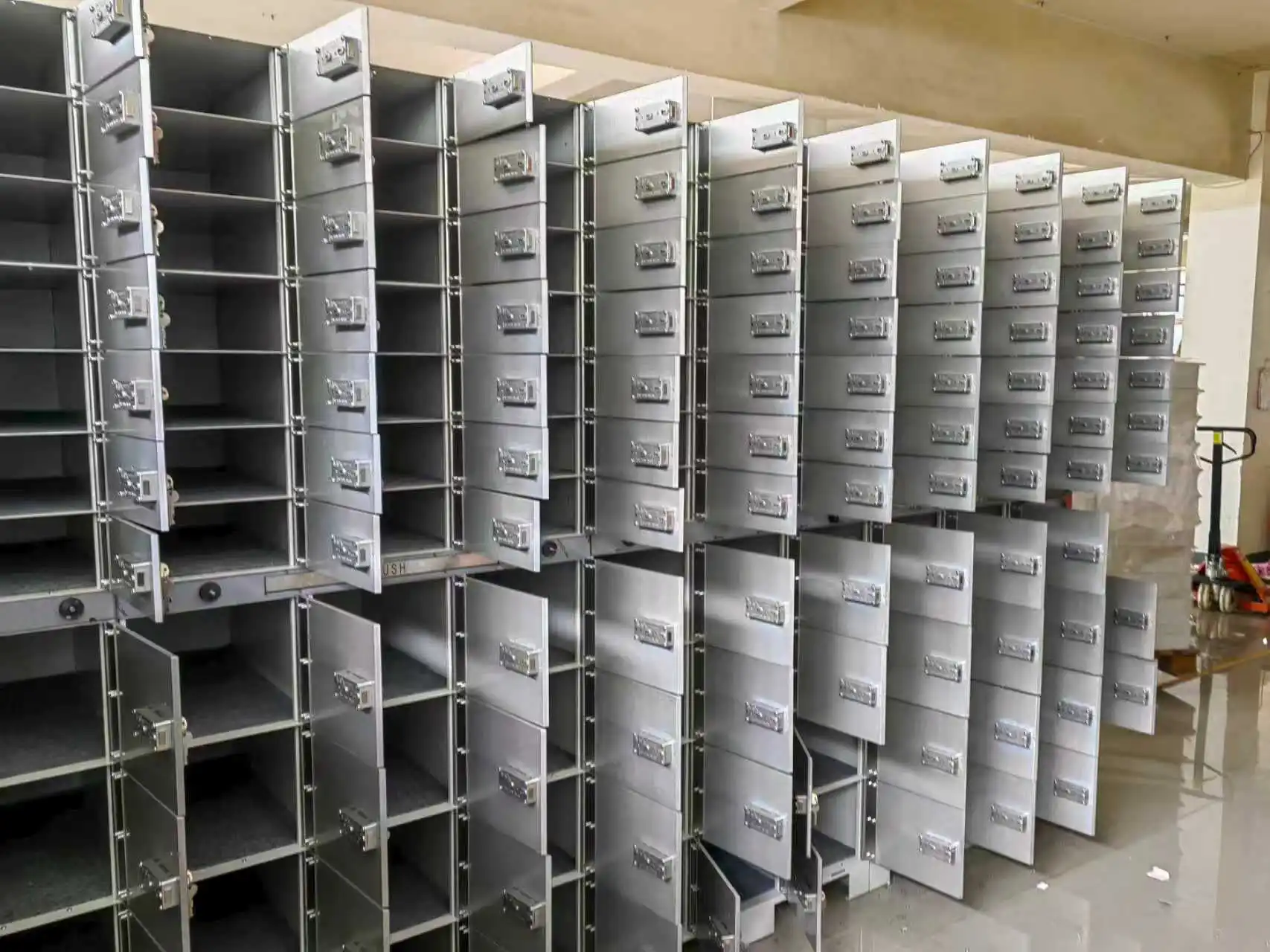 CEQSAFE High Quality Steel Money Cash Deposit Digital Home Money Deposit Safe Box Vault Safe manufacture