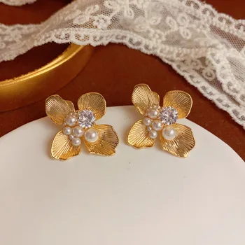 Europe and the United States Brass Gold-plated Flowers Pearl Diamond Earrings Female Personality Earrings Wholesale