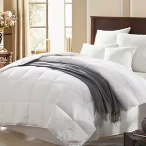 Wholesalers Custom Duvet Bedding Quilt Fluffy Down Alternative Fiber Filling Breathable White Luxury Soft Hotel Comforter