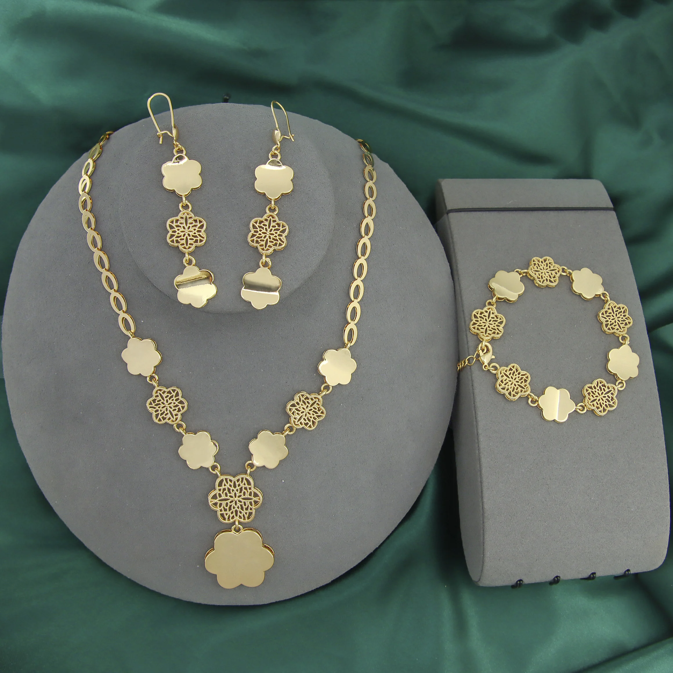 Dubai Gold Jewelry Set Elegant Flower Pendant Bracelet