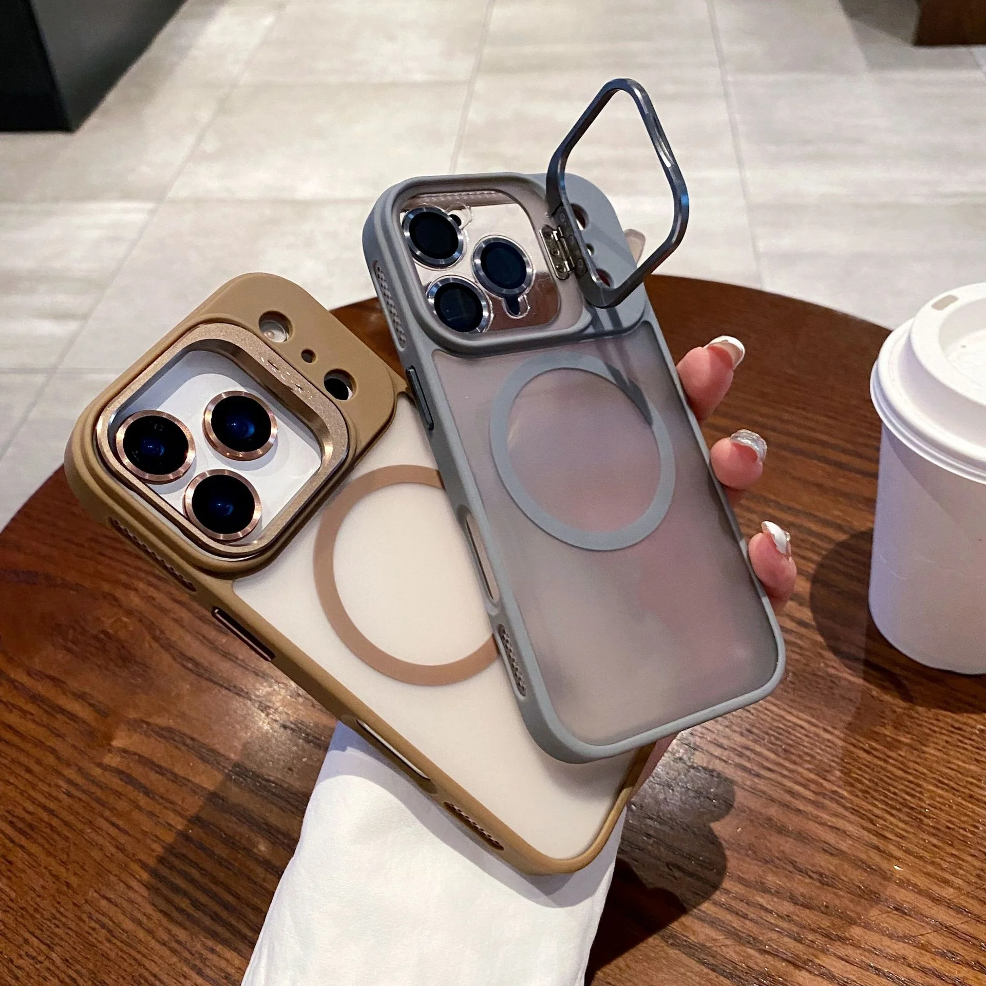 Laudtec マット 衝撃防止 レンズホルダー マグネット付き スマートフォンケース iPhone 17 Air ProMax 対応 Apple 16 対応