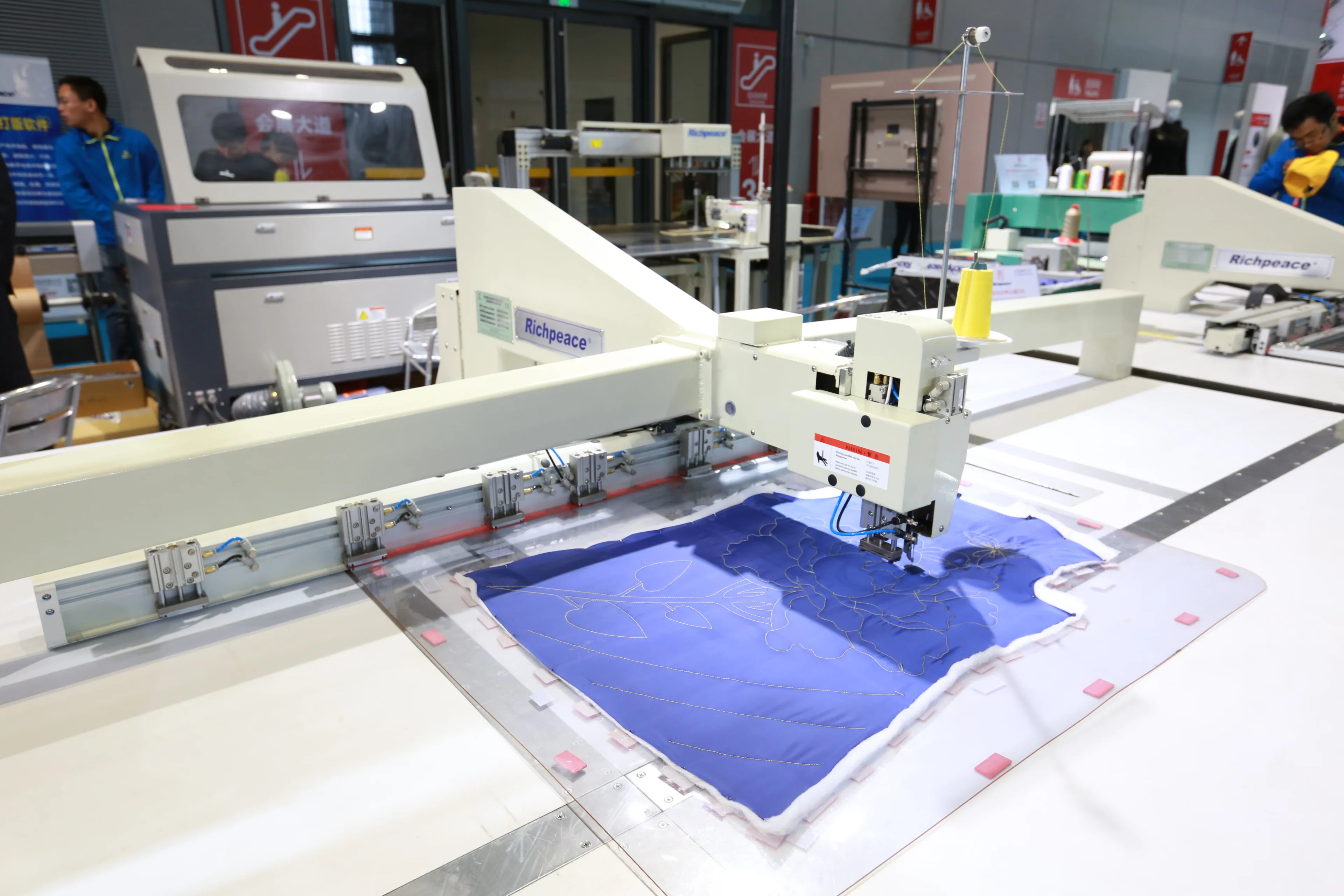 Richpeace Automatic Template Pattern Sewing Machine for Garment Furniture and Hometextil