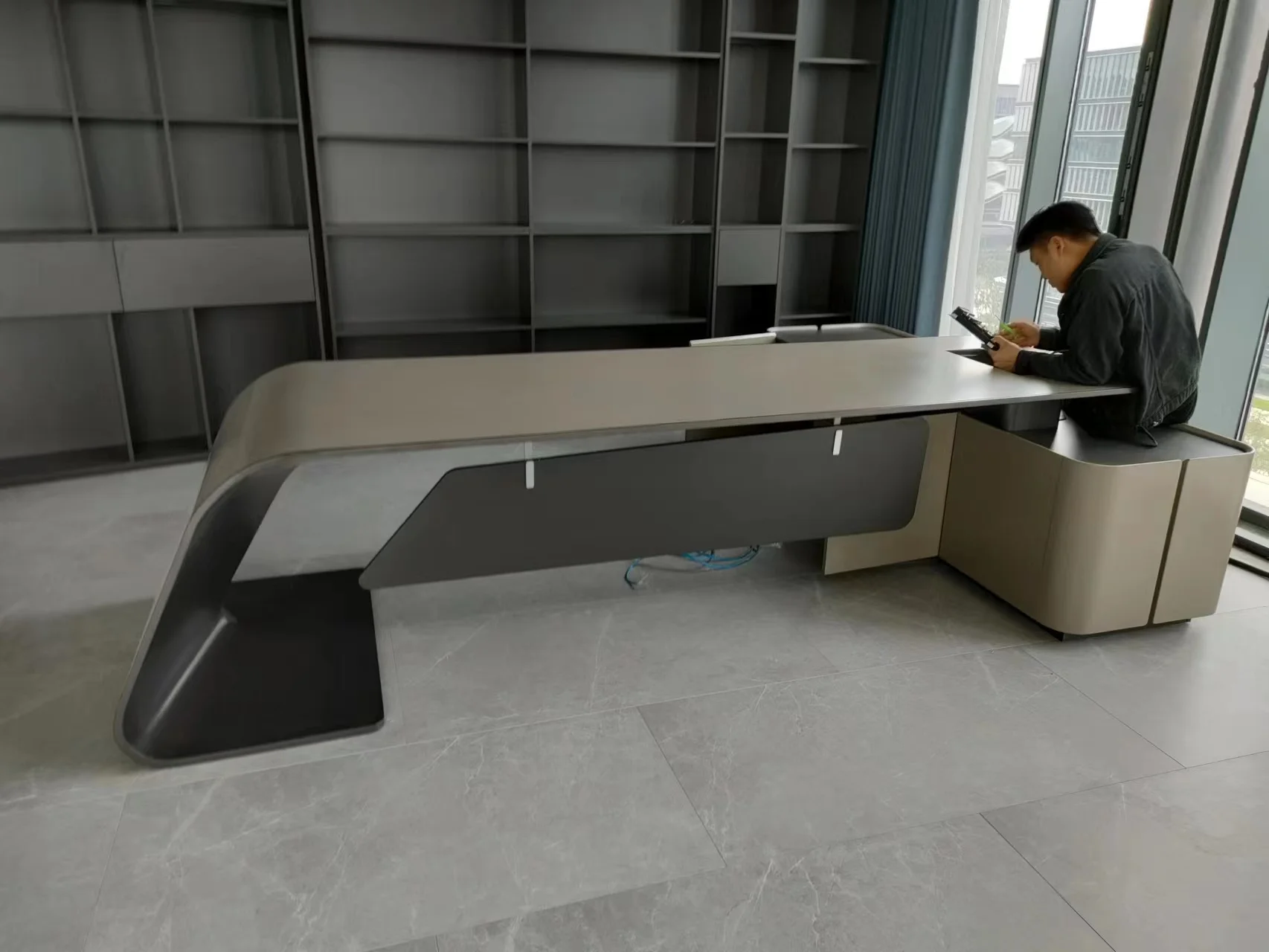 Luxurious Brands Office Desk Modern Design High End Executive Company ...