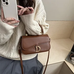 Personalized Design Saddle Fashionable Crossbody Bag New Versatile Handheld Small Square Bag