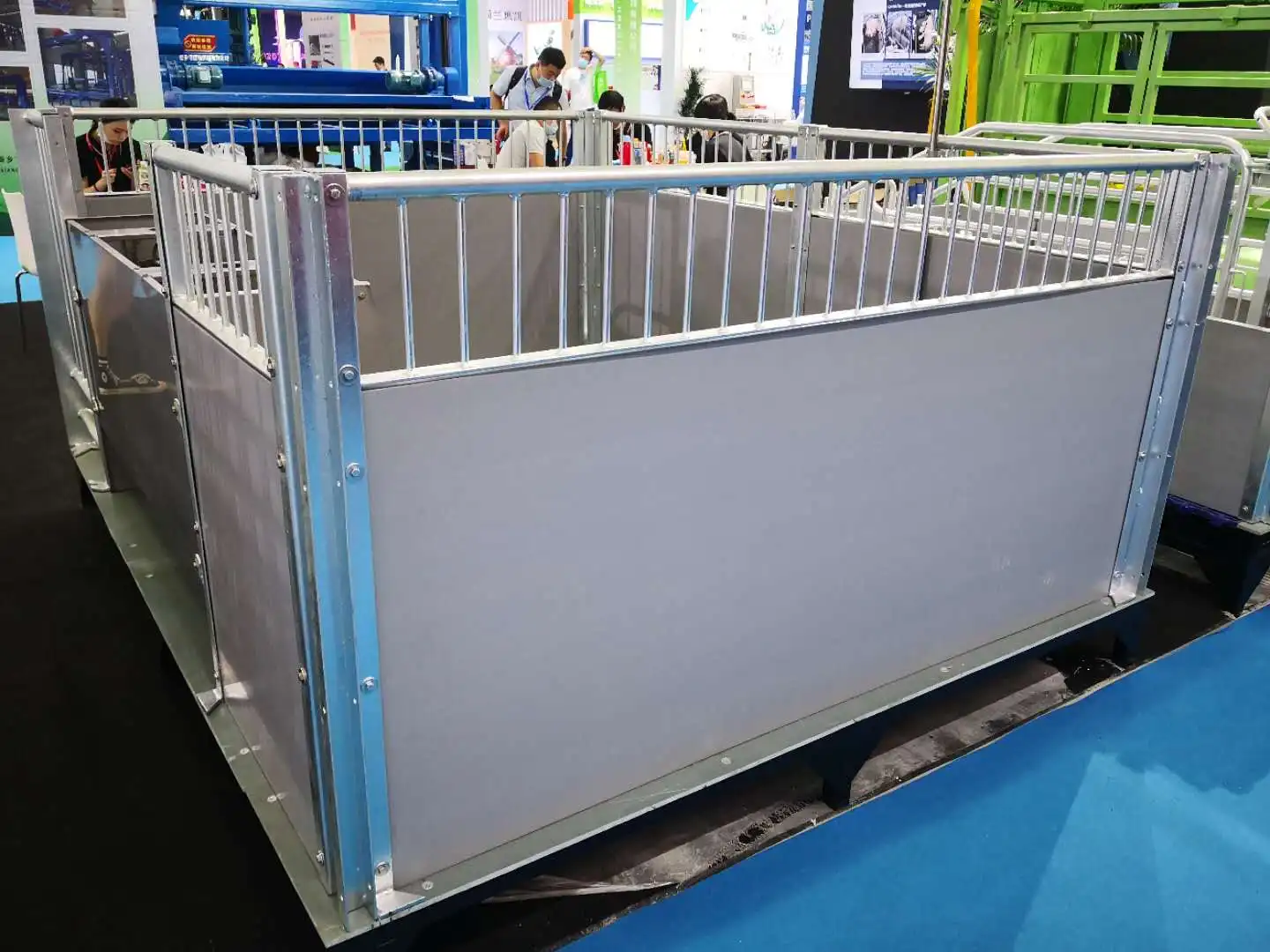 Pig Cage Pen Design Farrowing Crates for Sows Pig Fattening Pen