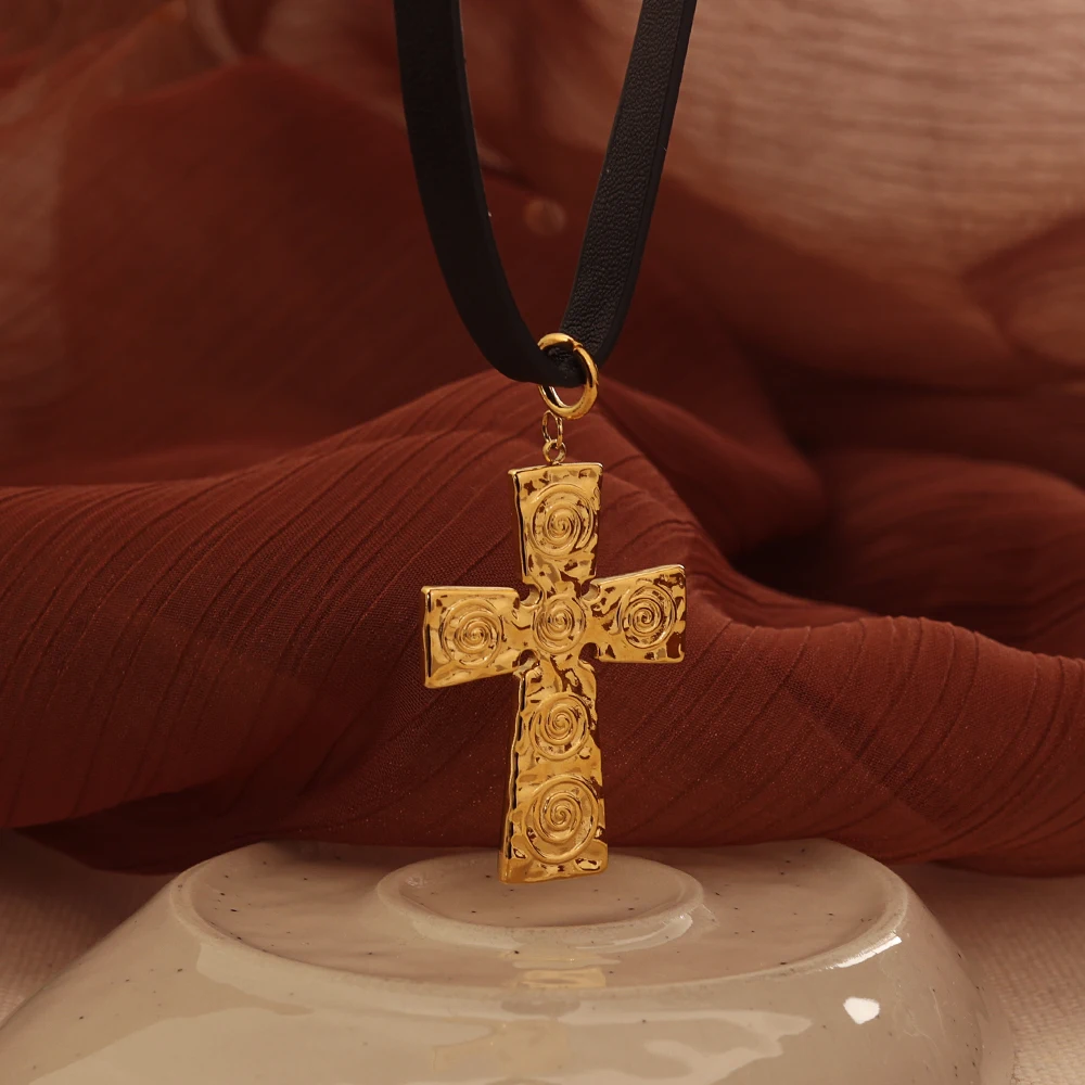 THXFUNAREA Collar De Cruz Mujer, Colgante De Cruz Cristiana, Cadena Hipoalergénica Chapada En Oro De 18 Quilates, Regalo De Joyería Para Mujer Y Hombre