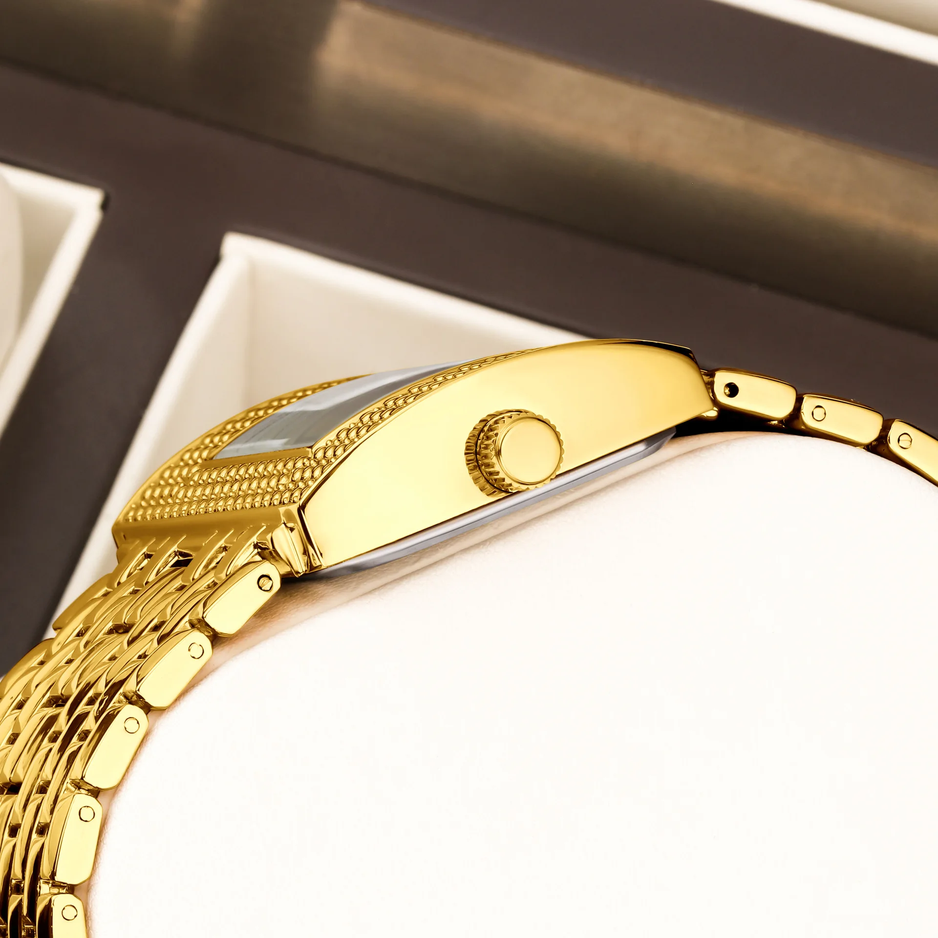 Diamond Quartz Women's Watch OM-365685