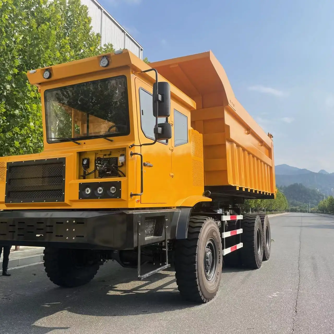 Heavy Duty Kw Electric Mining Dump Truck Tons Cbm X Drive Permanent Magnet Synchronous