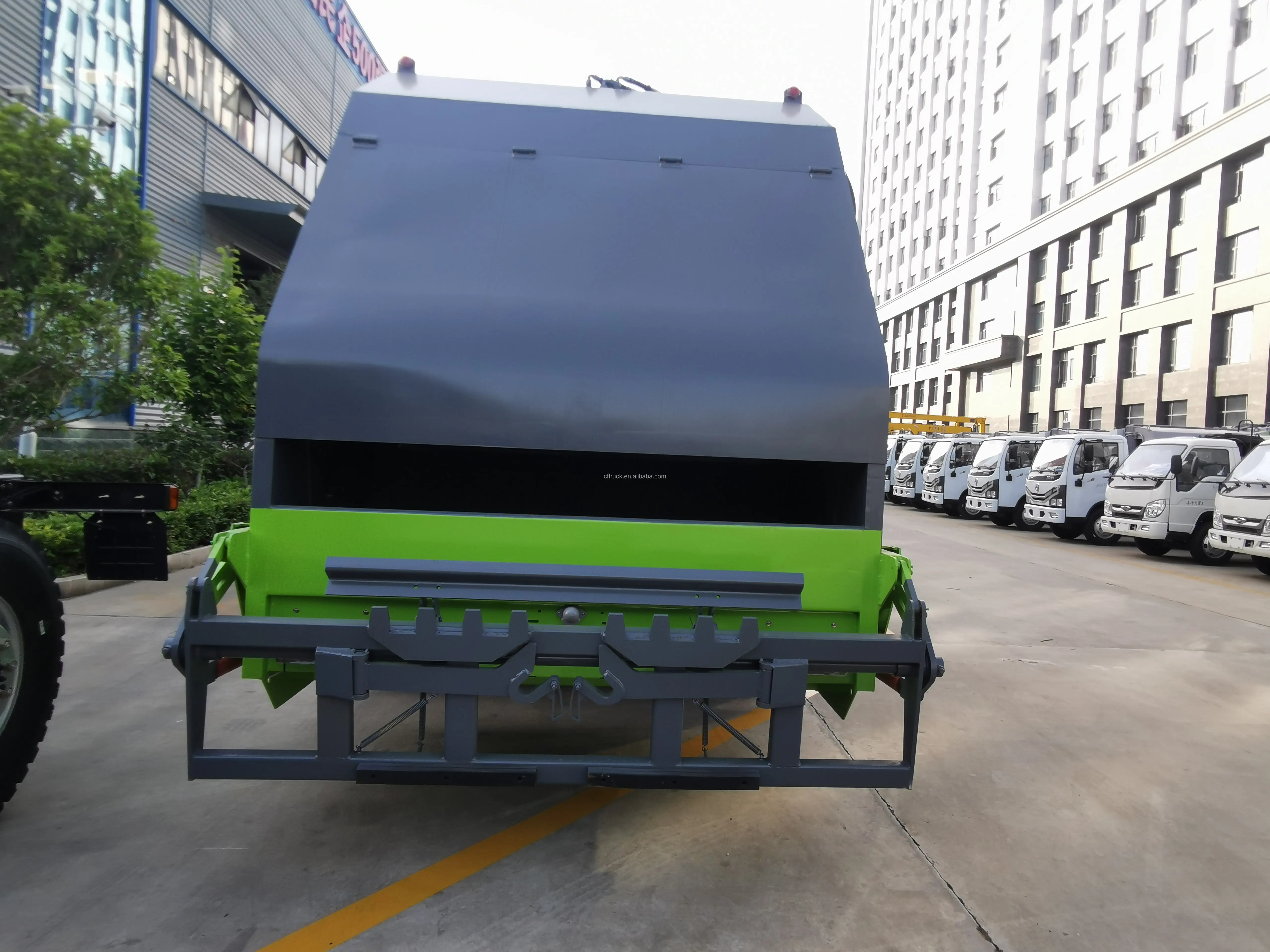 Oem Low Price Side Loading Tractores 4x2 Garbage Compactor Truck ISUZU ...