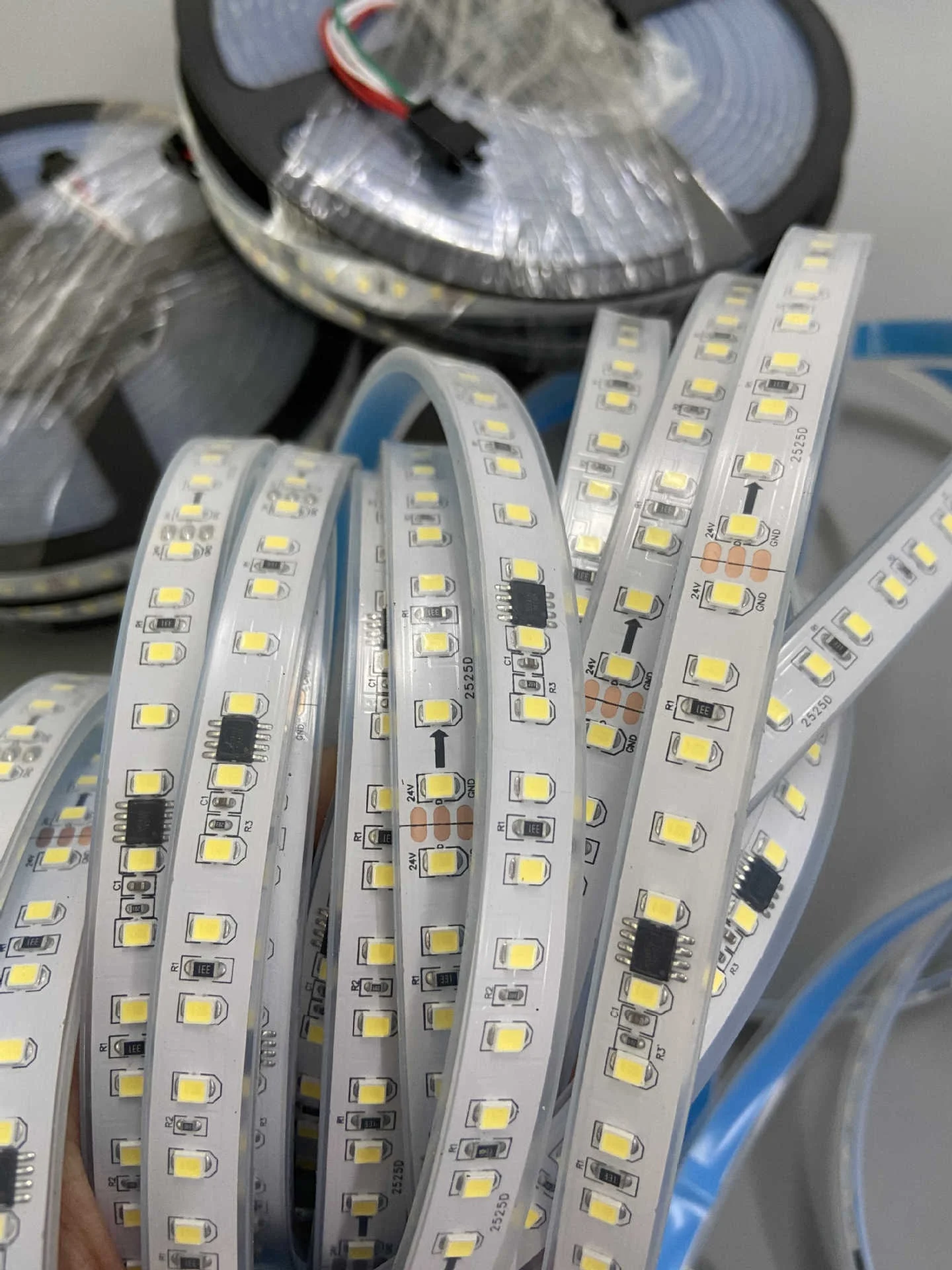 LED Soft Strip Flashing Lights 24V Meteor Shower Marquee Smd2835 Running Water Chasing LED Strips Rope Light